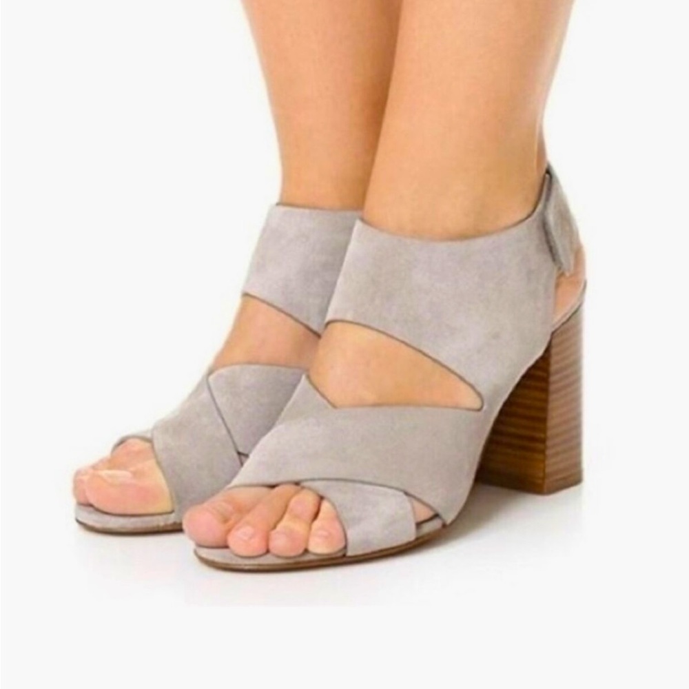 Vince Farrah Suede Block Heeled Sandals Sand size 8.5